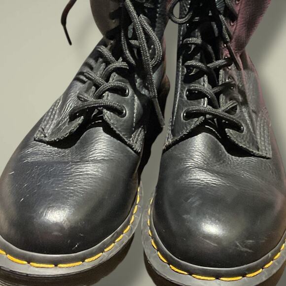 Women’s DR. Martens 1460 Pascal Black Leather Boots Excellent Condition - Picture 4 of 12
